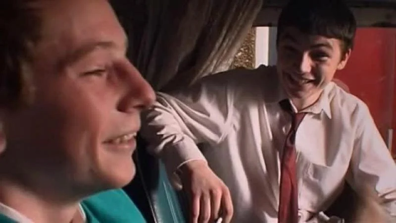 Кадры из сериала Бесстыжие / Бесстыдники (UK) (2004)