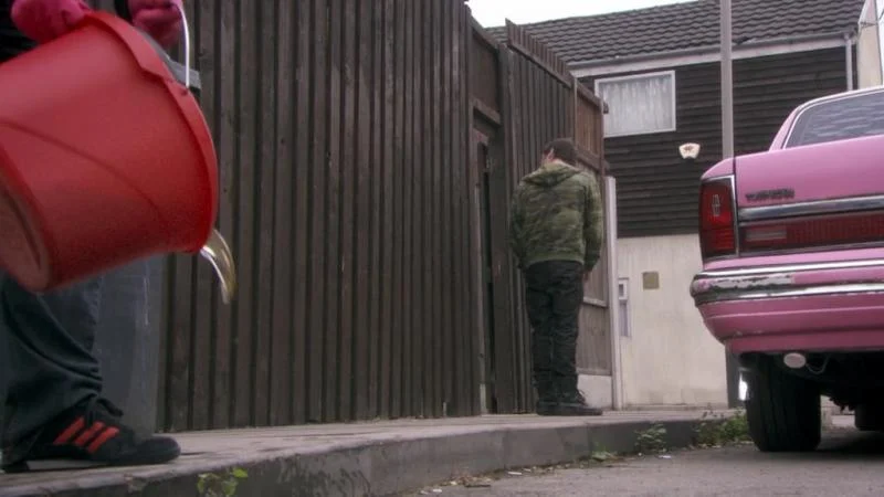 Кадры из сериала Бесстыжие / Бесстыдники (UK) (2004)